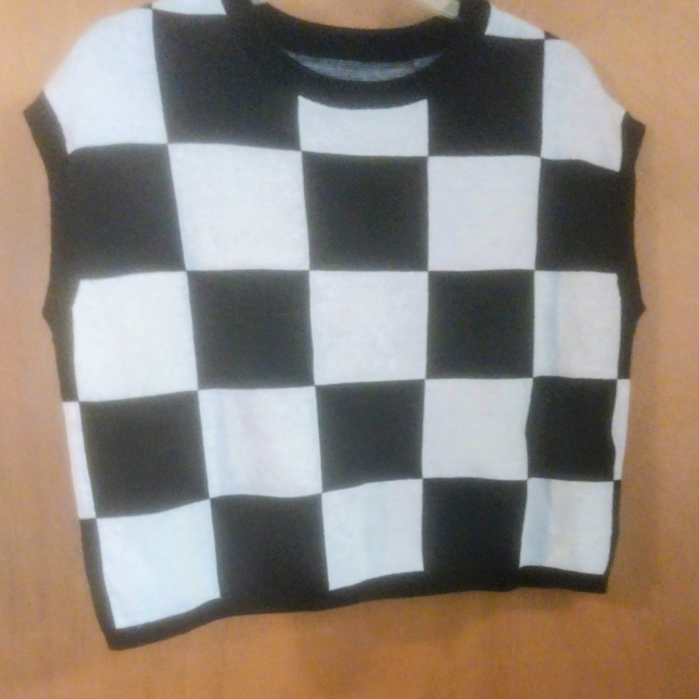 Women's Black and White Checkered Short Sleeve Top
